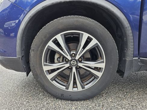 Used 2019 Nissan Rogue SV w/ Premium Package FWD image 29