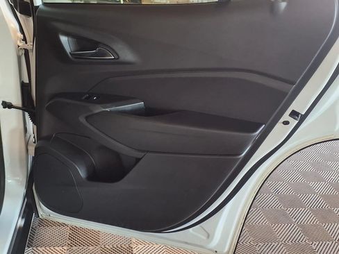 Used 2025 Chevrolet Trax ACTIV w/ Sunroof Package FWD image 9