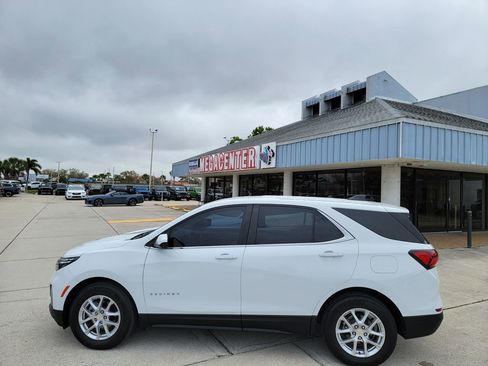 Used 2024 Chevrolet Equinox LT image 2