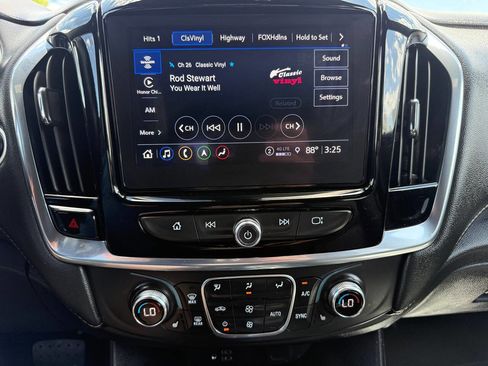 Used 2023 Chevrolet Traverse LT w/ LT Premium Package AWD/4WD image 38