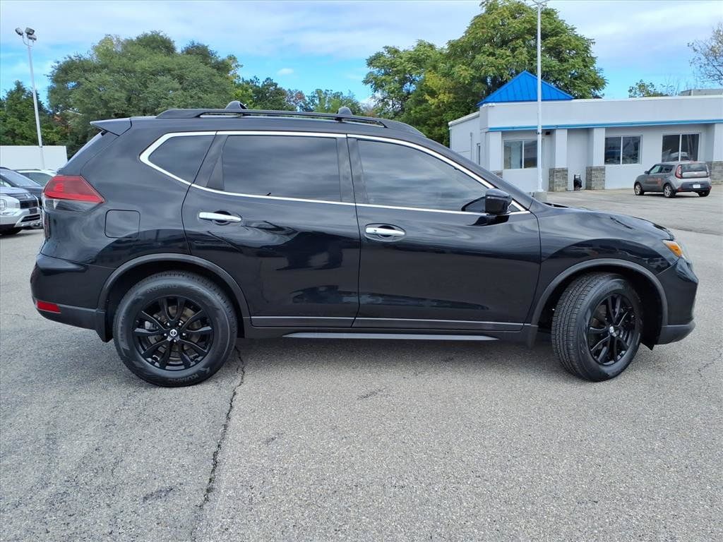 Used 2018 Nissan Rogue SV FWD image 3