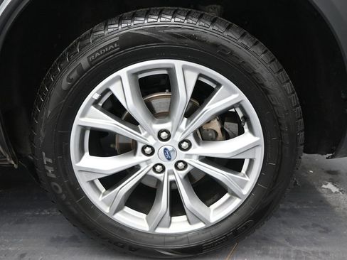 Used 2023 Ford Explorer Limited image 41