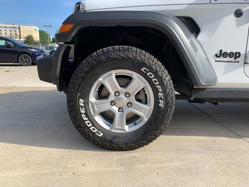 Used 2022 Jeep Wrangler Sport AWD/4WD image 34