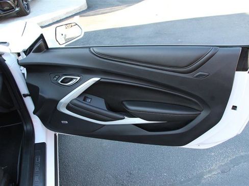 Used 2017 Chevrolet Camaro SS RWD image 33