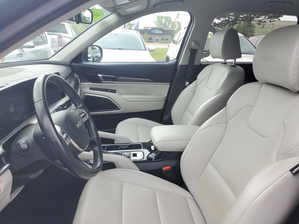 Used 2023 Kia Telluride S FWD image 7
