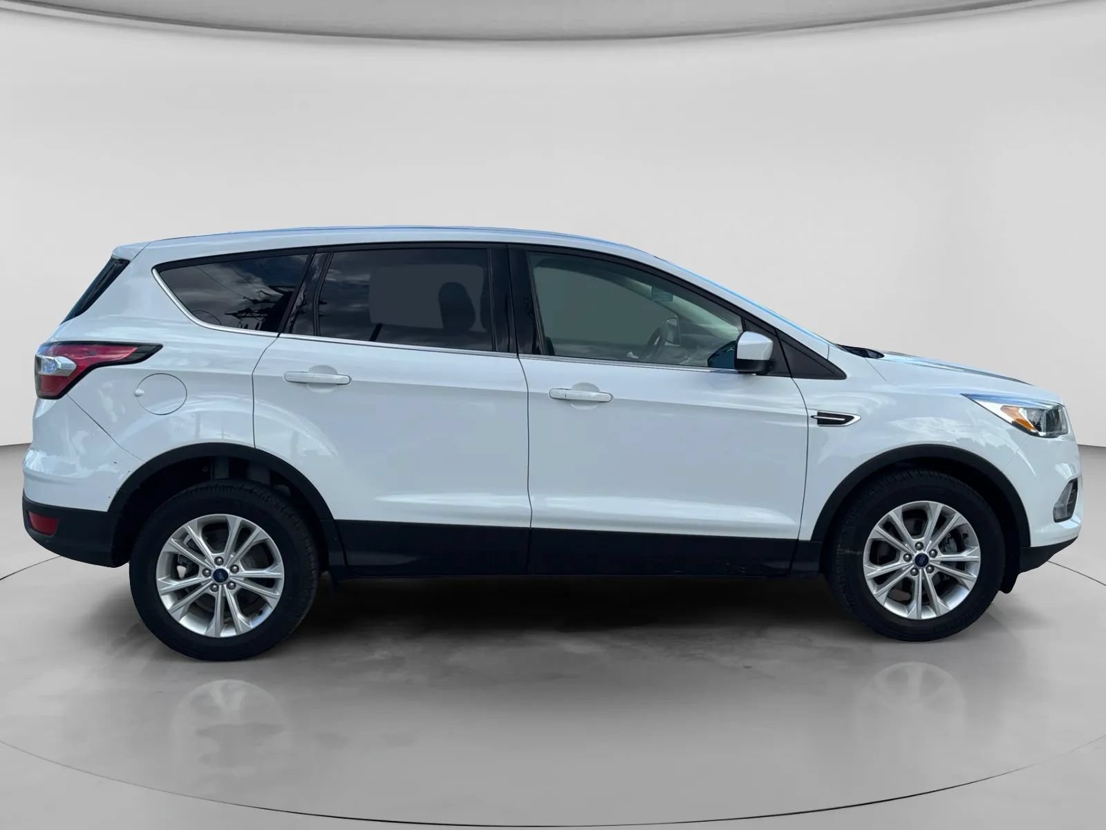 Used 2017 Ford Escape SE FWD image 6