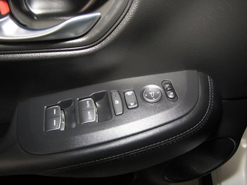 Certified 2026 Honda HR-V EX-L image 11