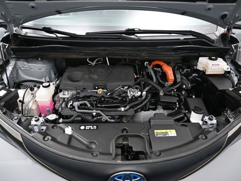 Used 2022 Toyota Sienna XLE Woodland Edition image 38