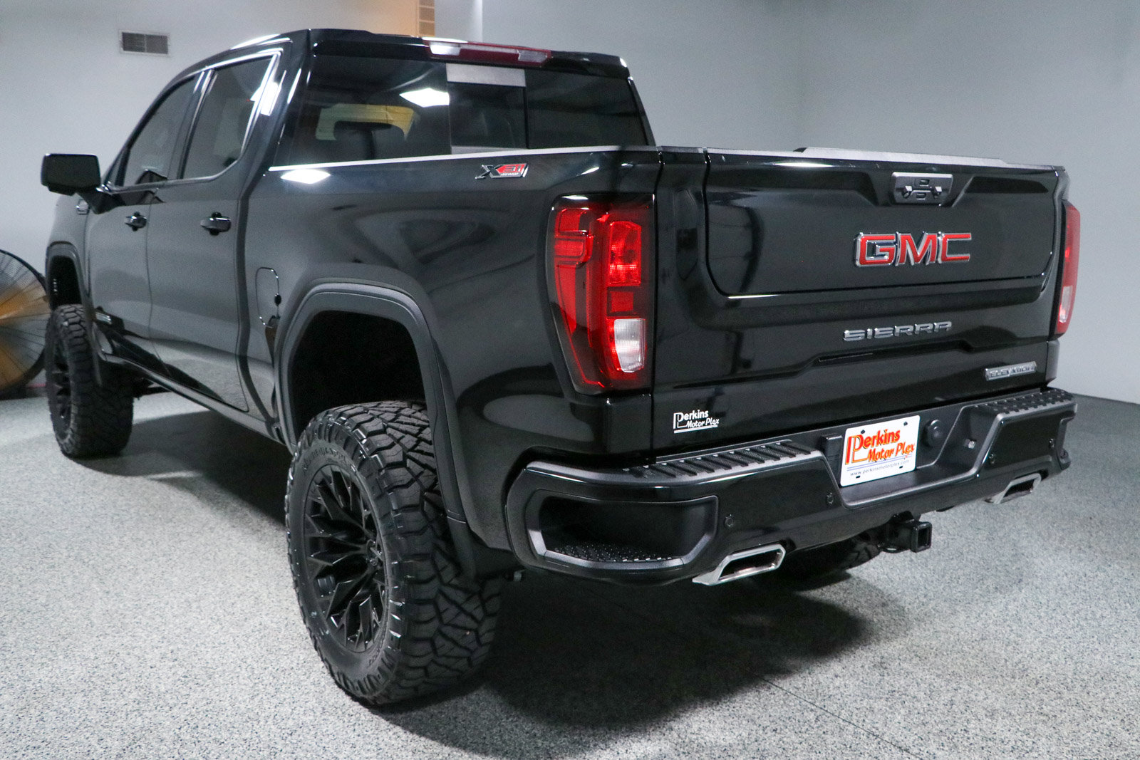Used 2022 GMC Sierra 1500 Elevation w/ Elevation Premium Package AWD/4WD image 10
