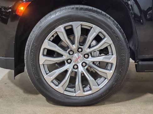 Used 2022 GMC Yukon Denali w/ Denali Premium Package AWD/4WD image 28