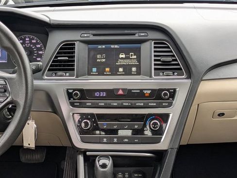 Used 2017 Hyundai Sonata SE image 18