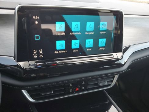 New 2026 Volkswagen Atlas Cross Sport SE FWD image 31