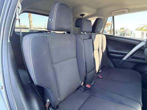 Used 2018 Toyota RAV4 XLE FWD image 21