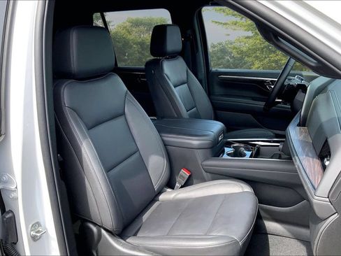 Used 2025 Chevrolet Tahoe Z71 AWD/4WD image 29