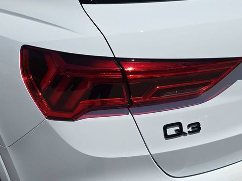 Certified 2025 Audi Q3 2.0T Premium w/ Convenience Package AWD/4WD image 34