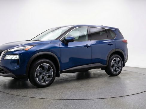 Used 2025 Nissan Rogue SV AWD/4WD image 3