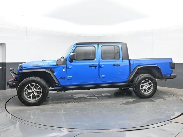 Used 2024 Jeep Gladiator Sport AWD/4WD image 11