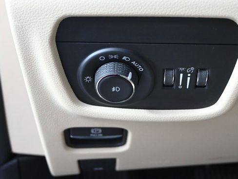 Used 2023 Jeep Grand Cherokee Limited image 24