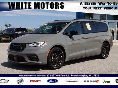 Used 2025 Chrysler Pacifica Limited