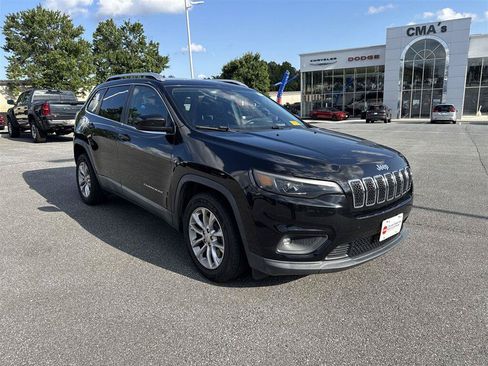 Used 2019 Jeep Cherokee Latitude w/ Cold Weather Group FWD image 7
