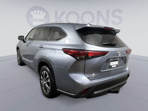 Used 2021 Toyota Highlander XLE AWD/4WD image 8