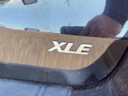 Used 2015 Toyota Sienna XLE image 10