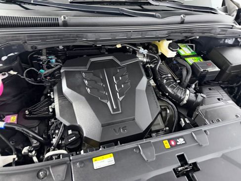 Used 2025 Kia Carnival EX image 35