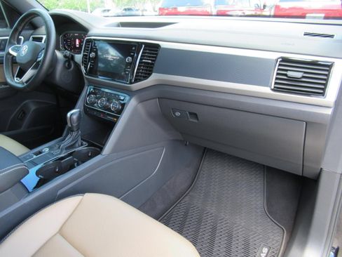 Used 2022 Volkswagen Atlas Cross Sport SE FWD image 10