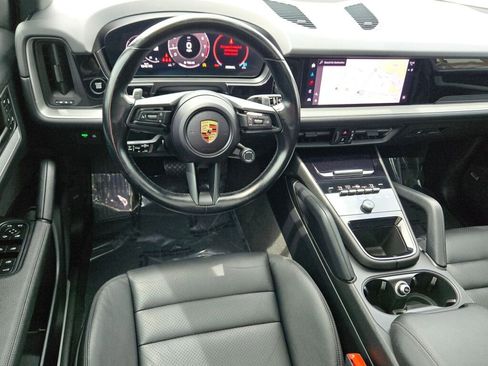 Used 2024 Porsche Cayenne AWD/4WD image 2