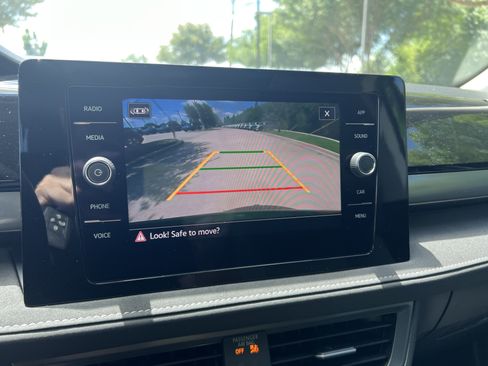 Certified 2025 Volkswagen Taos SE FWD image 21