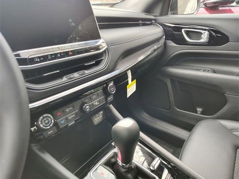 New 2026 Jeep Compass Latitude image 25