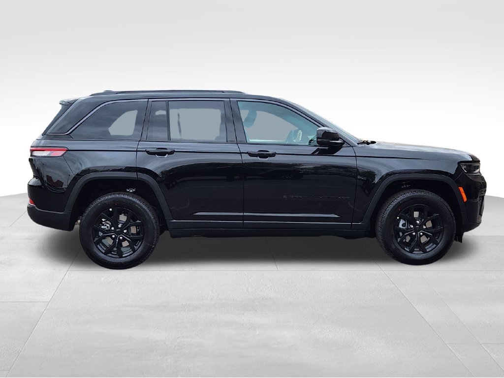 New 2026 Jeep Grand Cherokee Altitude AWD/4WD image 4