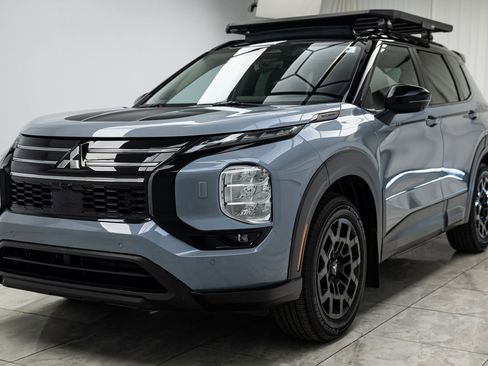 Used 2025 Mitsubishi Outlander Trail Edition image 6