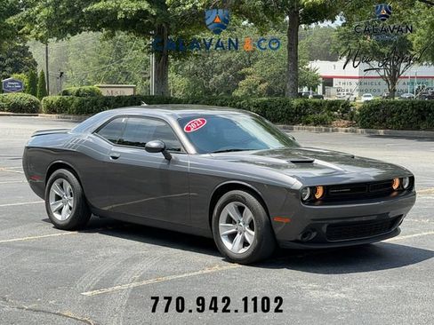 Used 2023 Dodge Challenger SXT RWD image 1
