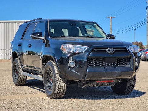 Used 2020 Toyota 4Runner SR5 Premium image 3