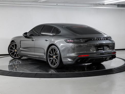 Certified 2023 Porsche Panamera Platinum Edition image 3