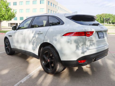 Used 2017 Jaguar F-PACE Premium image 5