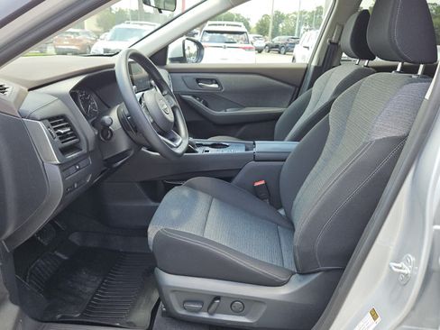 Used 2023 Nissan Rogue SV FWD image 3