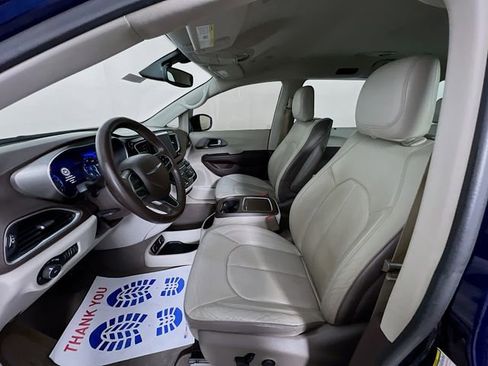 Used 2018 Chrysler Pacifica Touring-L Plus image 20