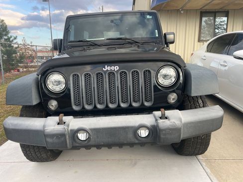 Used 2017 Jeep Wrangler Unlimited Sport w/ Quick Order Package 24S AWD/4WD image 2