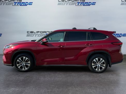 Used 2021 Toyota Highlander XLE FWD image 8