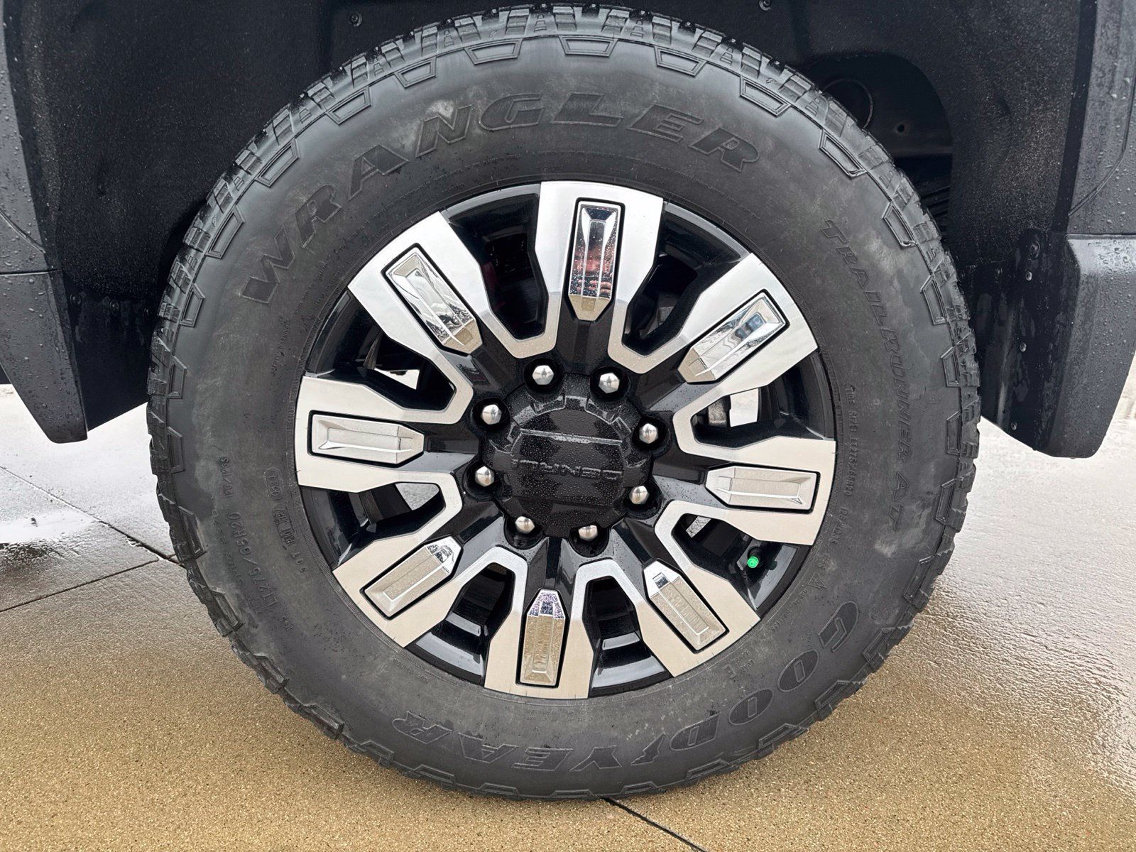 Used 2024 GMC Sierra 2500 Denali w/ Denali Reserve Package AWD/4WD image 11