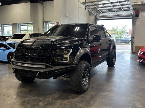 Used 2018 Ford F150 Raptor w/ Equipment Group 802A Luxury AWD/4WD image 4