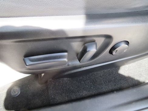 Used 2017 Toyota Sienna SE image 21