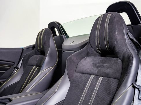 Used 2023 Aston Martin V8 Vantage Roadster RWD image 24