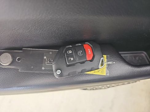 Used 2018 Jeep Wrangler Unlimited Sport S AWD/4WD image 39
