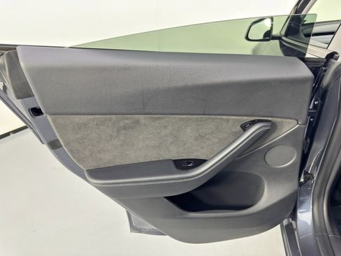 Used 2020 Tesla Model Y Long Range image 43