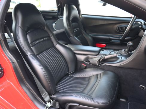 Used 2004 Chevrolet Corvette Coupe RWD image 29