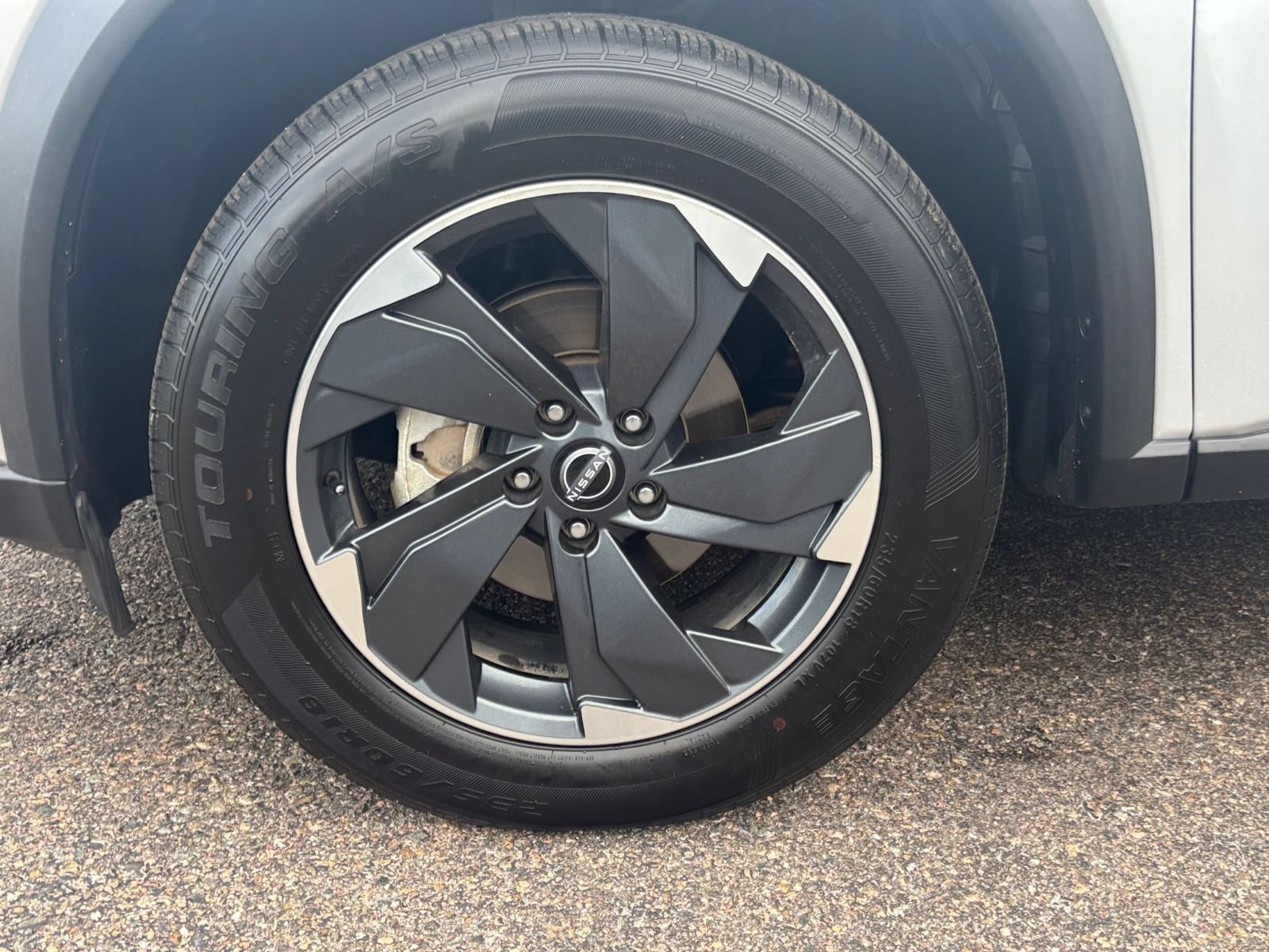 Used 2025 Nissan Rogue SV AWD/4WD image 29