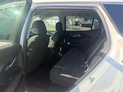 Used 2023 GMC Terrain SLE FWD image 30